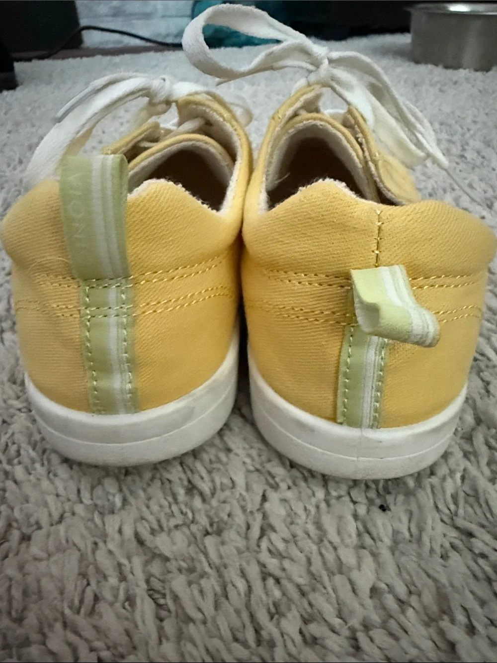Vionic Beach Yellow Lace-Up Sneakers terry lining washable support comfort sz 7